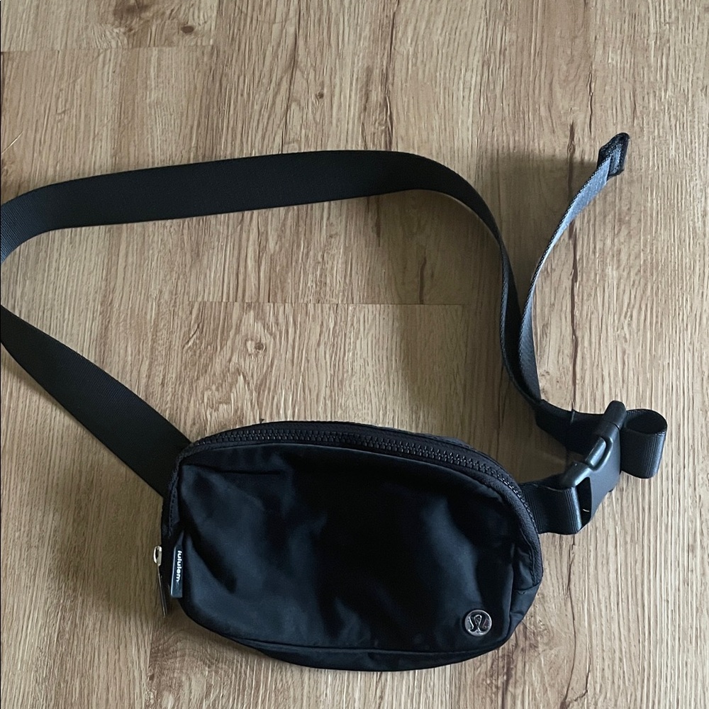 lululemon athletica Classic Black Belt Bag